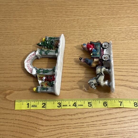 Vtg Cobblestone Corners Christmas Village Accessories Merry Arch Sleigh and Tree - Picture 8 of 10